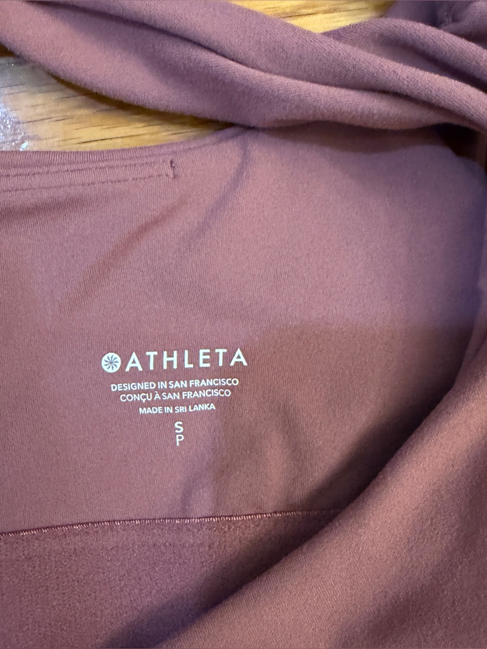 Athleta Conscious Cut Out Crop Top Bra in Mauve Red - Size Small - Picture 3 of 5